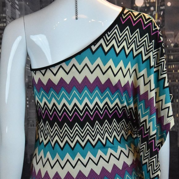Nina Piu sz S One Shoulder Chevron Print Multi Color Top with Fluttering Sleeve - Picture 7 of 9